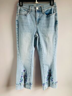 DG2 Jeans Blue Denim Cropped Split Hem Floral Violet Embroidery Casual EUC 2P